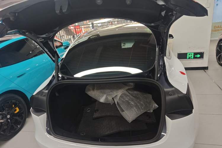Used Tesla Model 3 2023 Rear-Wheel-Drive Version Trunk