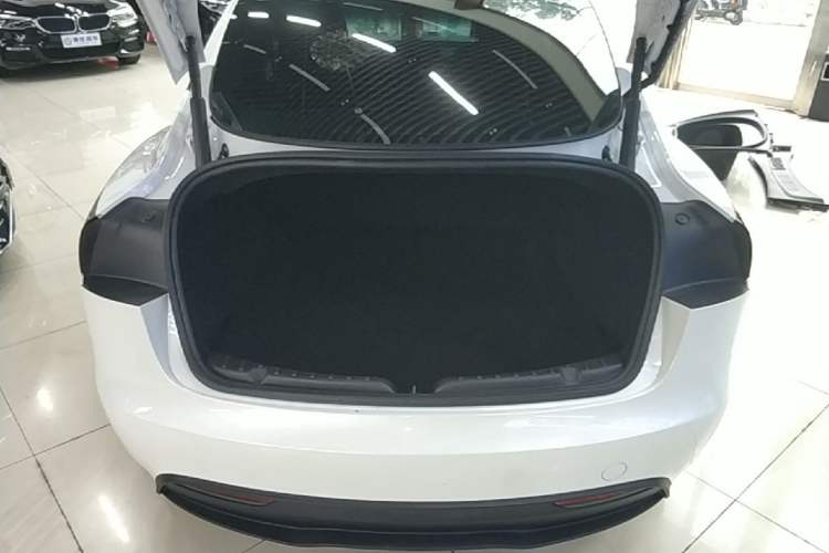 Used Tesla Model 3 2023 Long-Range All-Wheel-Drive Version Trunk