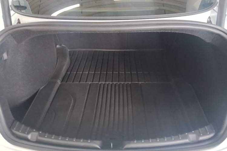 Used Tesla Model 3 2023 Rear-Wheel-Drive Version Trunk