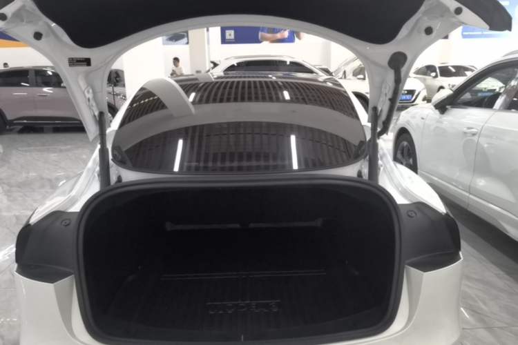 Used Tesla Model 3 2023 Rear-Wheel-Drive Version Trunk