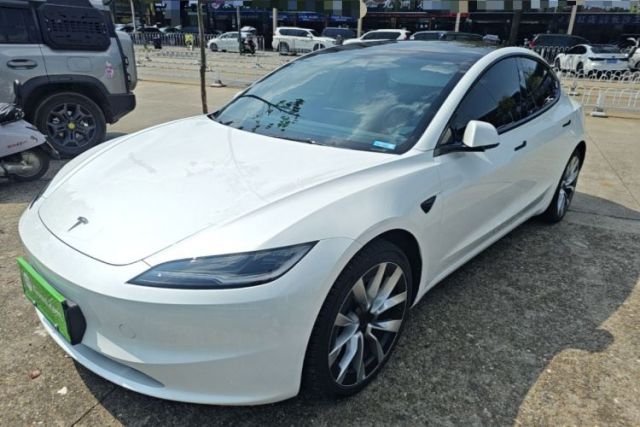 Used Tesla Model 3 2023 Long-Range All-Wheel-Drive Version