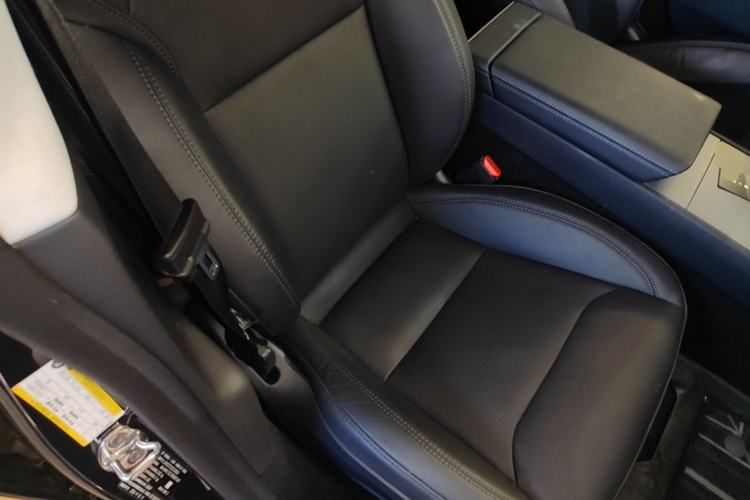 Used Tesla Model 3 2023 Rear-Wheel-Drive Version Right Front Seat