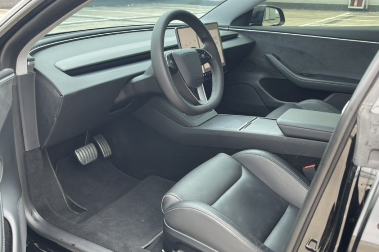 Used Tesla Model 3 2024 High-Performance All-Wheel-Drive Version Interior 2