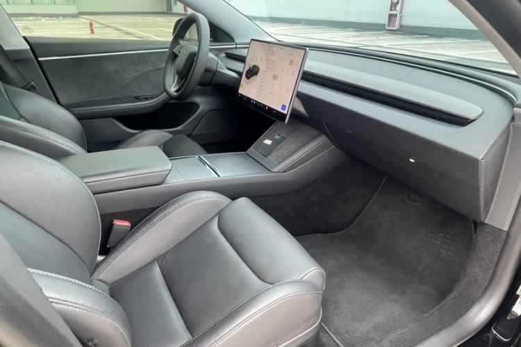 Used Tesla Model 3 2024 High-Performance All-Wheel-Drive Version Interior 5