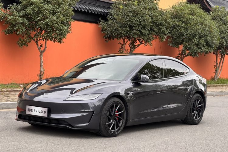 Tesla Model 3 2024 High-Performance All-Wheel-Drive Version