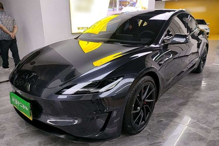 Tesla Model 3 2024 High-Performance All-Wheel-Drive Version