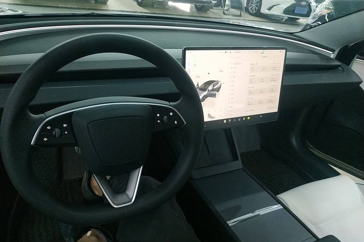 Used Tesla Model 3 2024 High-Performance All-Wheel-Drive Version Center Console