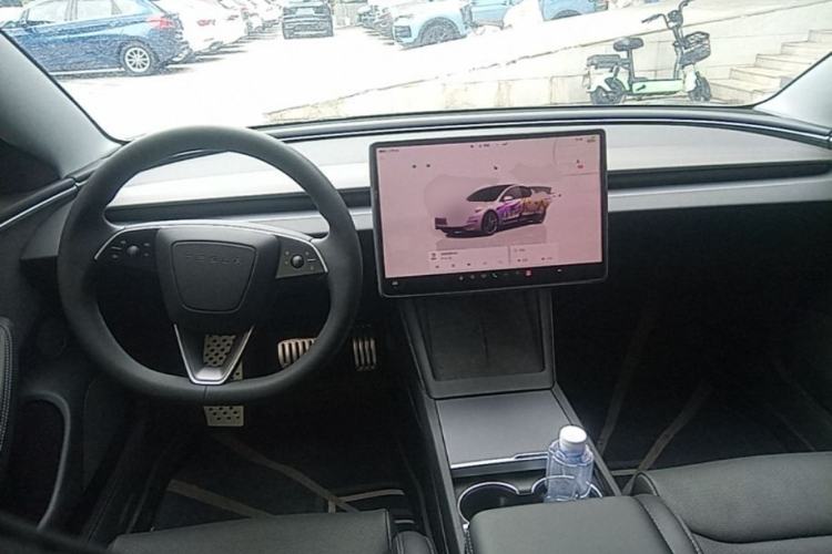 Used Tesla Model 3 2024 High-Performance All-Wheel-Drive Version Center Console