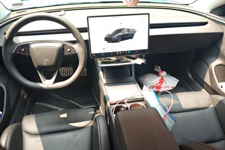Used Tesla Model 3 2024 High-Performance All-Wheel-Drive Version Center Console