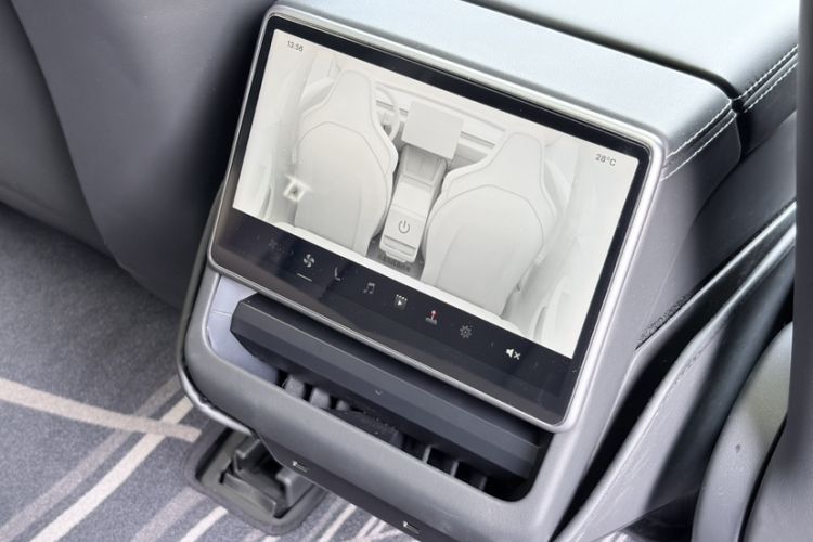 Used Tesla Model 3 2024 High-Performance All-Wheel-Drive Version Interior 2