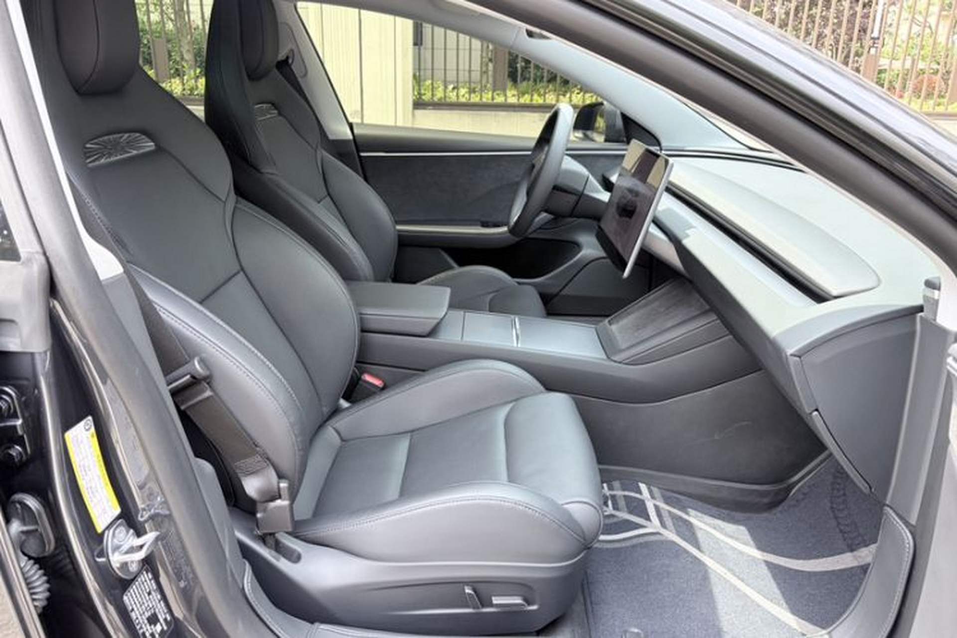 Used Tesla Model 3 2024 High-Performance All-Wheel-Drive Version Interior 3