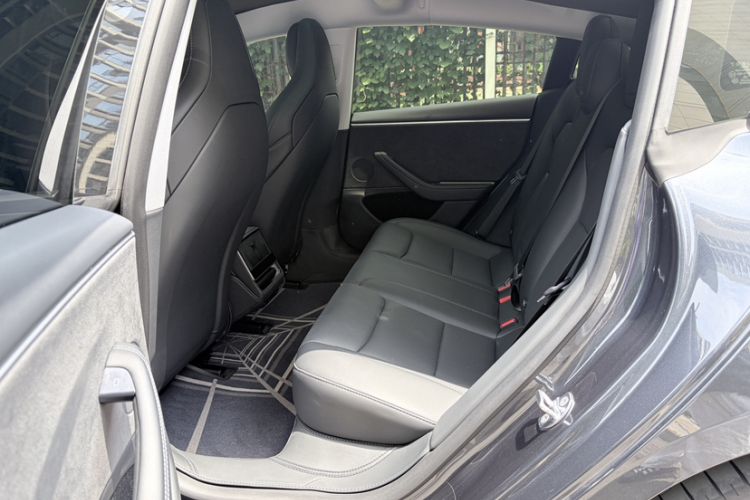 Used Tesla Model 3 2024 High-Performance All-Wheel-Drive Version Interior 7