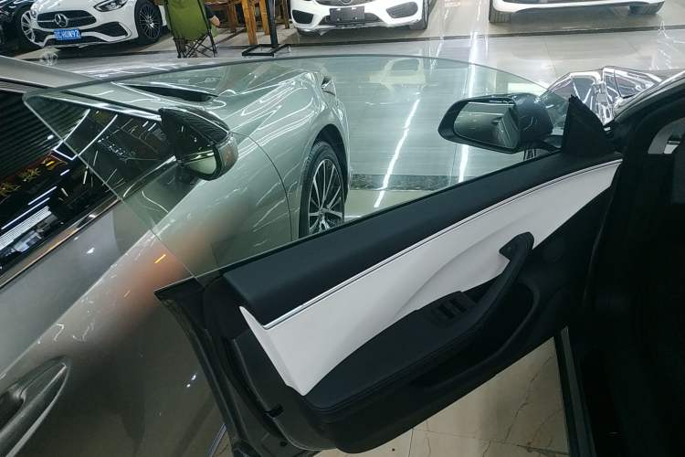 Used Tesla Model 3 2024 High-Performance All-Wheel-Drive Version Left Front Door Interior
