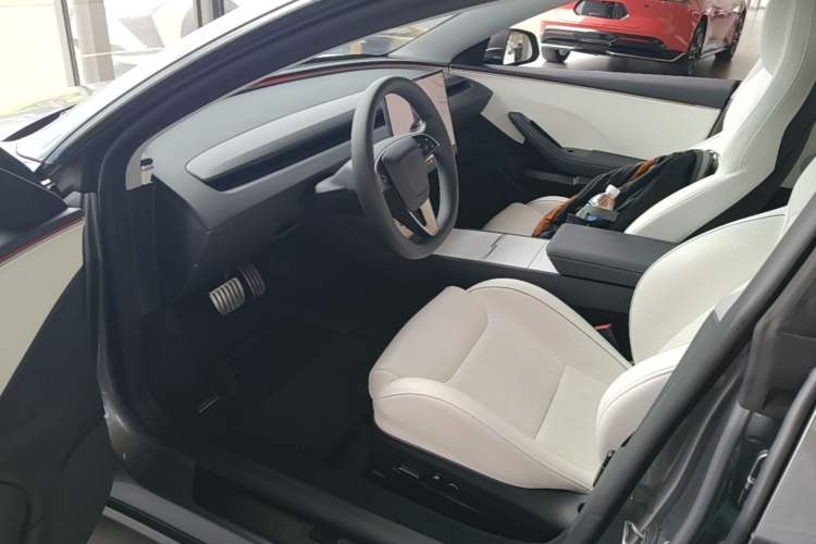 Used Tesla Model 3 2024 High-Performance All-Wheel-Drive Version Left Front Seat