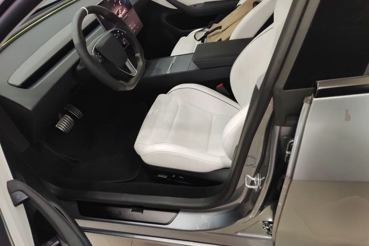 Used Tesla Model 3 2024 High-Performance All-Wheel-Drive Version Left Front Seat