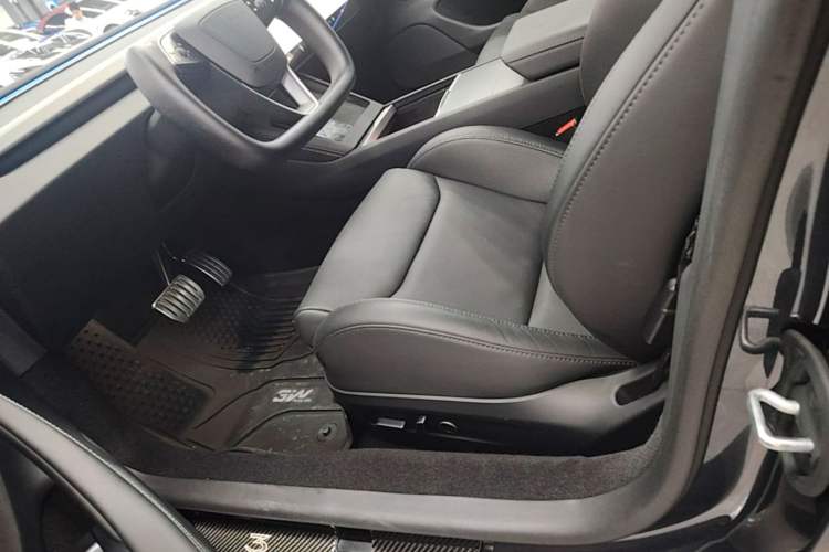 Used Tesla Model 3 2024 High-Performance All-Wheel-Drive Version Left Front Seat