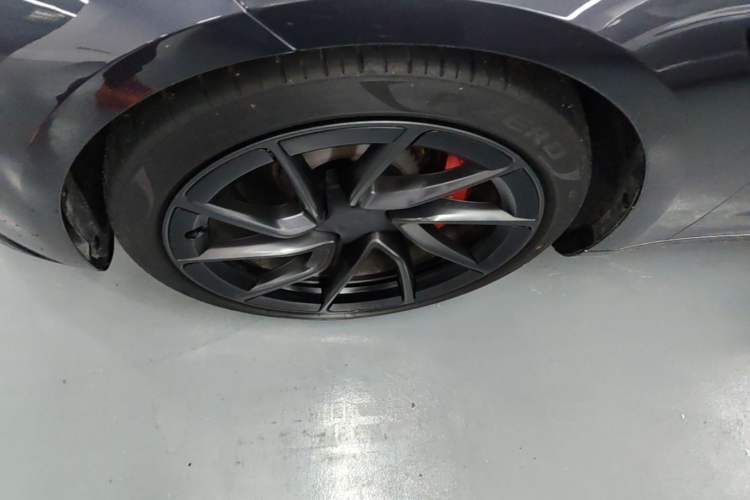 Used Tesla Model 3 2024 High-Performance All-Wheel-Drive Version Left Front Wheel Hub