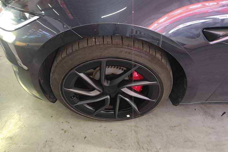 Used Tesla Model 3 2024 High-Performance All-Wheel-Drive Version Left Front Wheel Hub
