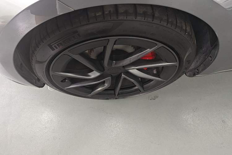 Used Tesla Model 3 2024 High-Performance All-Wheel-Drive Version Left Front Wheel Hub