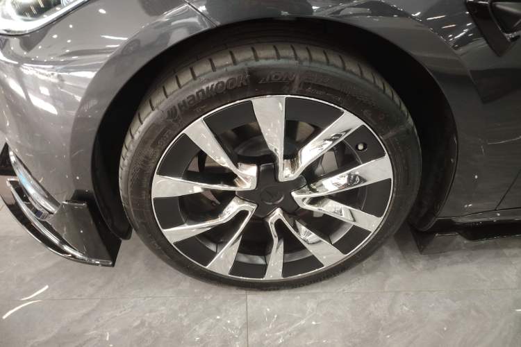 Used Tesla Model 3 2024 High-Performance All-Wheel-Drive Version Left Front Wheel Hub