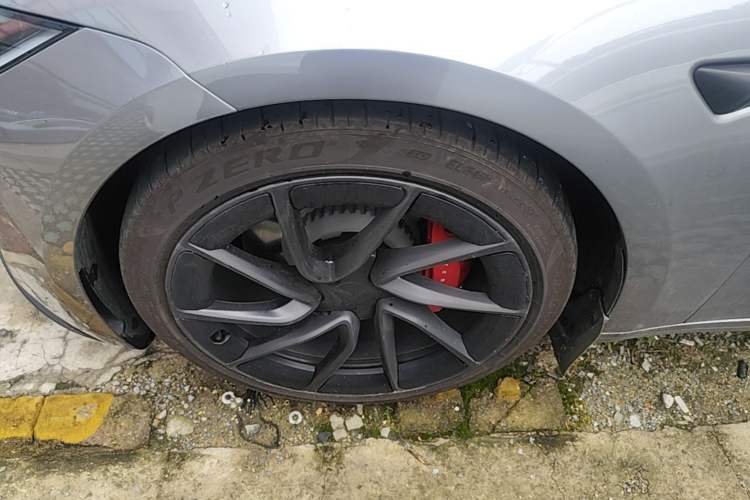 Used Tesla Model 3 2024 High-Performance All-Wheel-Drive Version Left Front Wheel Hub