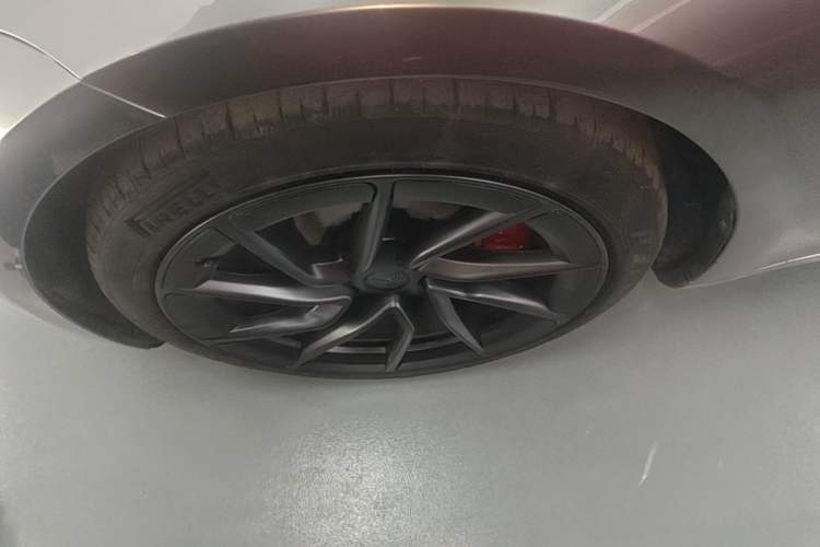 Used Tesla Model 3 2024 High-Performance All-Wheel-Drive Version Left Front Wheel Hub