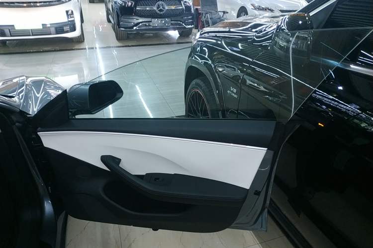 Used Tesla Model 3 2024 High-Performance All-Wheel-Drive Version Right Front Door Interior