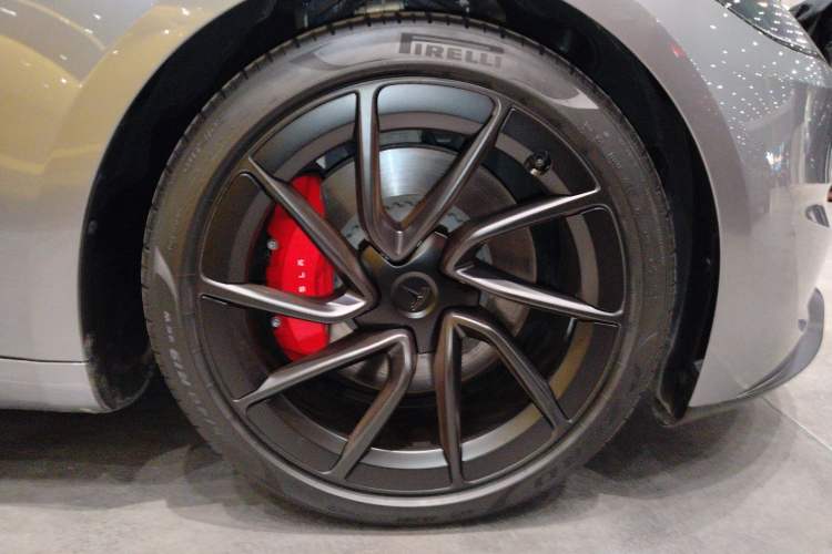 Used Tesla Model 3 2024 High-Performance All-Wheel-Drive Version Right Front Wheel Hub