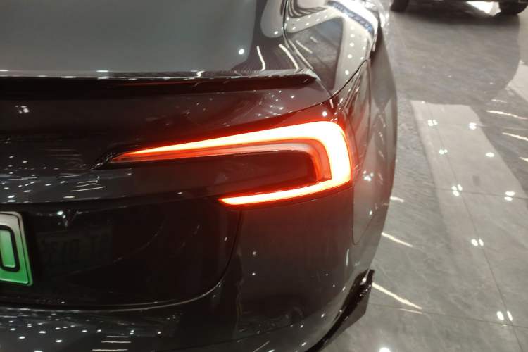 Used Tesla Model 3 2024 High-Performance All-Wheel-Drive Version Right Rear Taillight