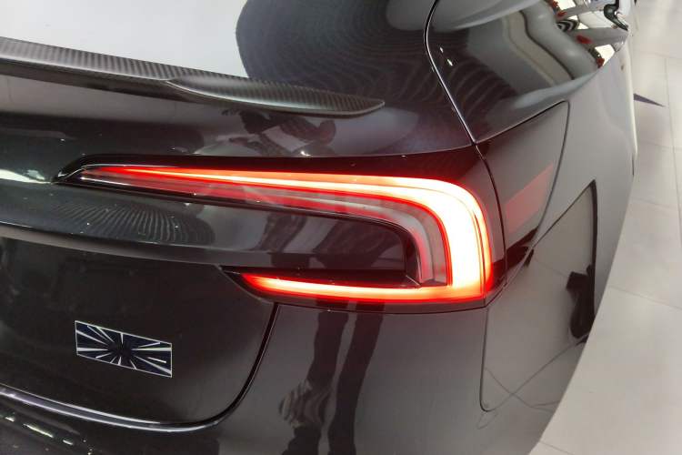 Used Tesla Model 3 2024 High-Performance All-Wheel-Drive Version Right Rear Taillight