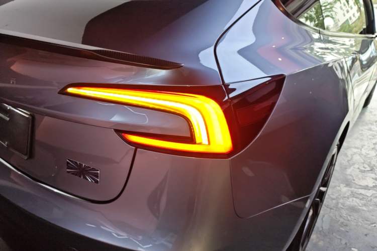 Used Tesla Model 3 2024 High-Performance All-Wheel-Drive Version Right Rear Taillight