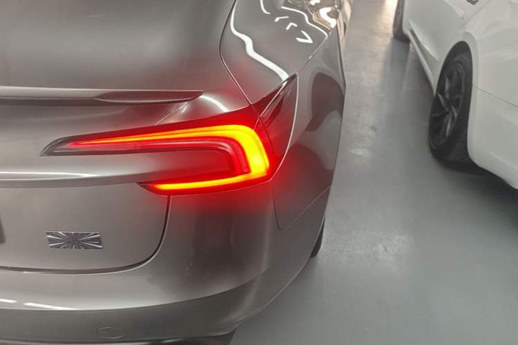 Used Tesla Model 3 2024 High-Performance All-Wheel-Drive Version Right Rear Taillight