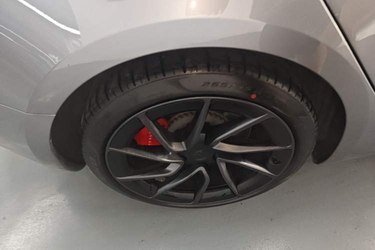 Used Tesla Model 3 2024 High-Performance All-Wheel-Drive Version Right Rear Wheel Hub