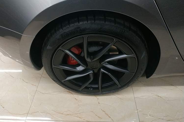Used Tesla Model 3 2024 High-Performance All-Wheel-Drive Version Right Rear Wheel Hub