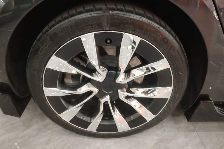 Used Tesla Model 3 2024 High-Performance All-Wheel-Drive Version Right Rear Wheel Hub