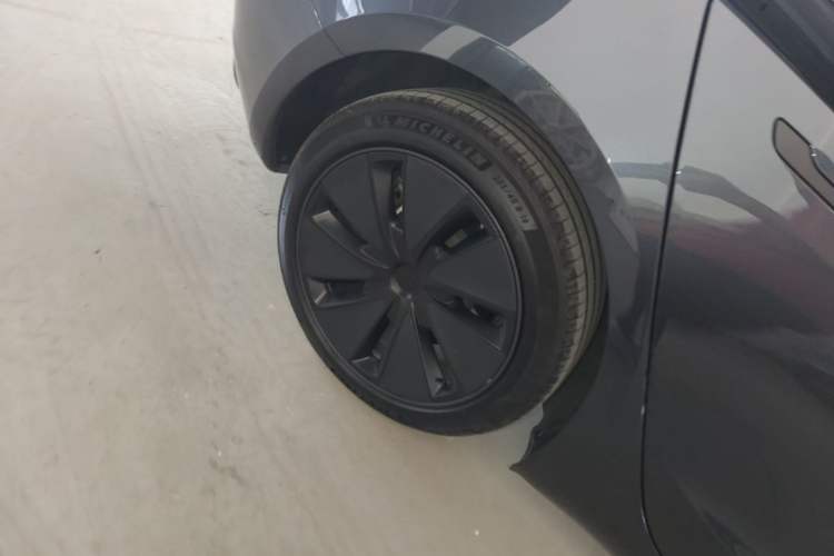 Used Tesla Model 3 2024 High-Performance All-Wheel-Drive Version Right Rear Wheel Hub