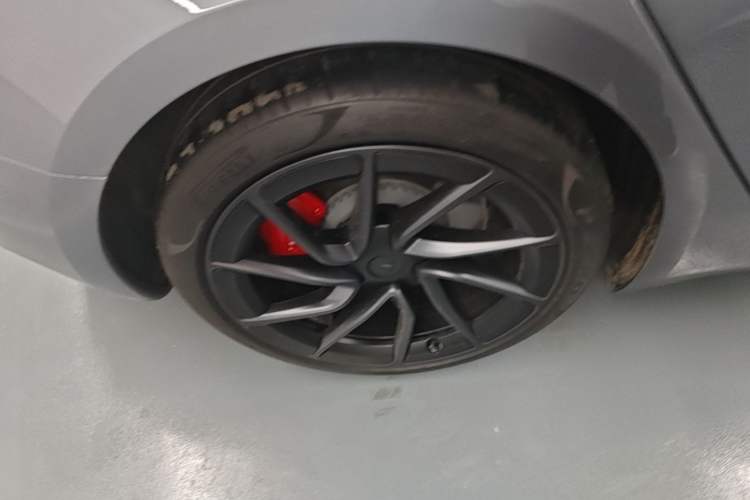 Used Tesla Model 3 2024 High-Performance All-Wheel-Drive Version Right Rear Wheel Hub