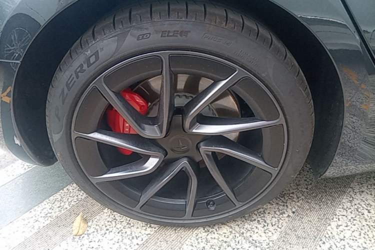 Used Tesla Model 3 2024 High-Performance All-Wheel-Drive Version Right Rear Wheel Hub