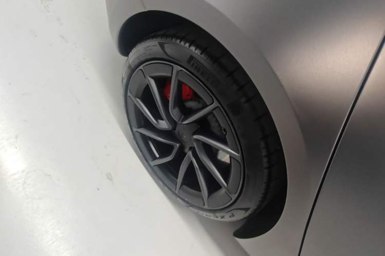 Used Tesla Model 3 2024 High-Performance All-Wheel-Drive Version Right Rear Wheel Hub