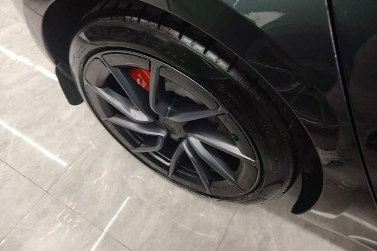 Used Tesla Model 3 2024 High-Performance All-Wheel-Drive Version Right Rear Wheel Hub