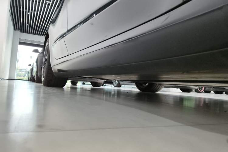 Used Tesla Model 3 2024 High-Performance All-Wheel-Drive Version Right Side Sill