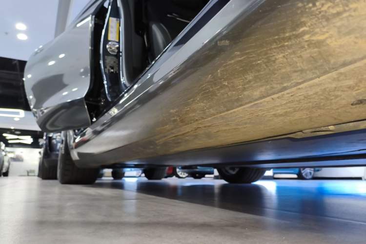 Used Tesla Model 3 2024 High-Performance All-Wheel-Drive Version Right Side Sill