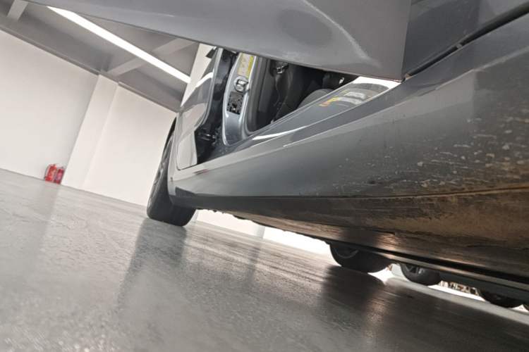 Used Tesla Model 3 2024 High-Performance All-Wheel-Drive Version Right Side Sill