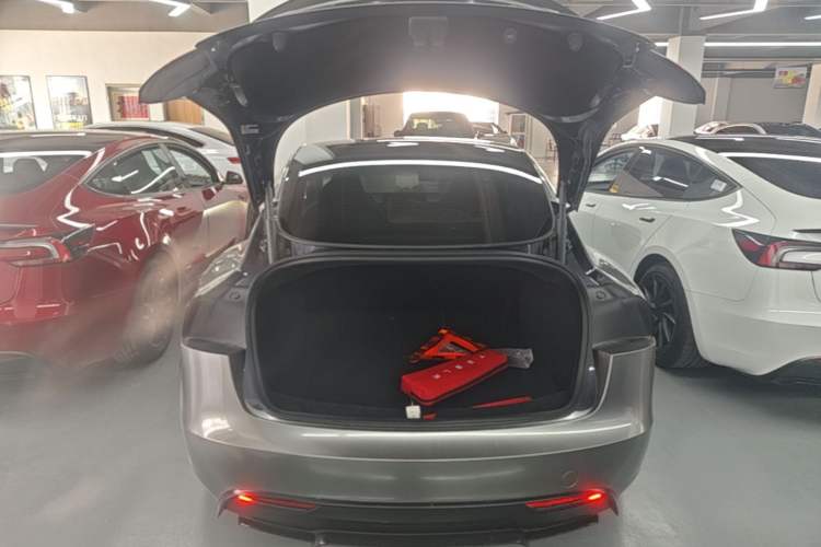 Used Tesla Model 3 2024 High-Performance All-Wheel-Drive Version Trunk
