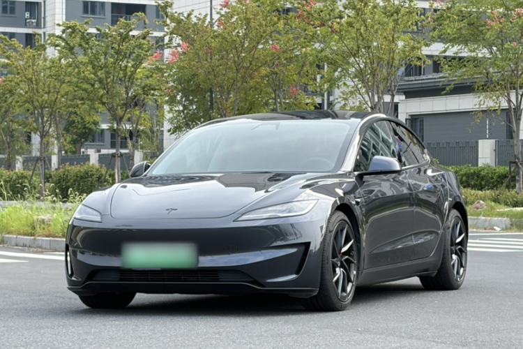 Tesla Model 3 2024 High-Performance All-Wheel-Drive Version