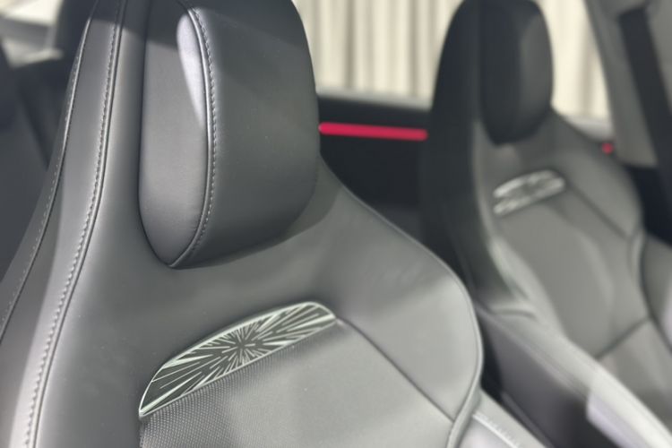 Used Tesla Model 3 2024 High-Performance All-Wheel-Drive Version Interior 11