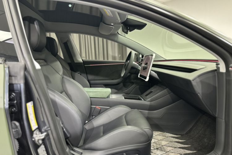 Used Tesla Model 3 2024 High-Performance All-Wheel-Drive Version Interior 12