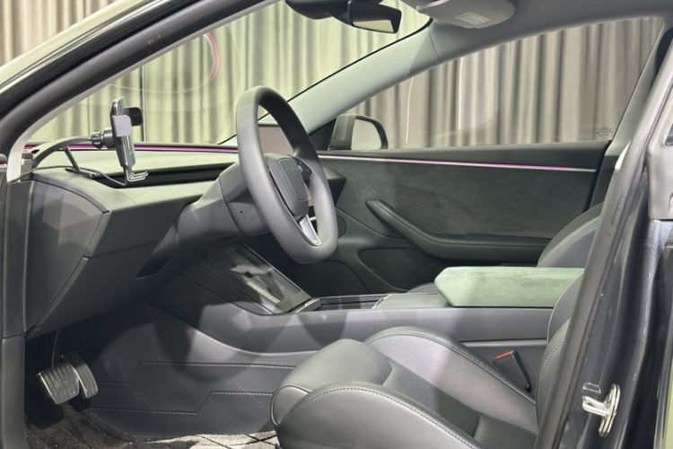 Used Tesla Model 3 2024 High-Performance All-Wheel-Drive Version Interior 9