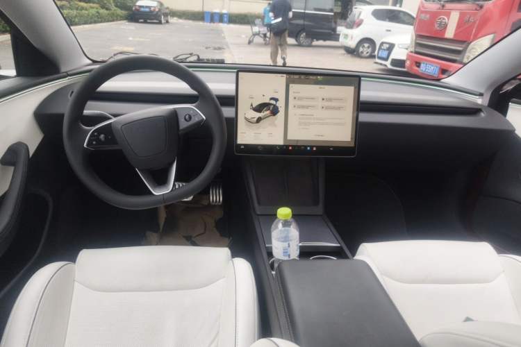 Used Tesla Model 3 2024 High-Performance All-Wheel-Drive Version Center Console