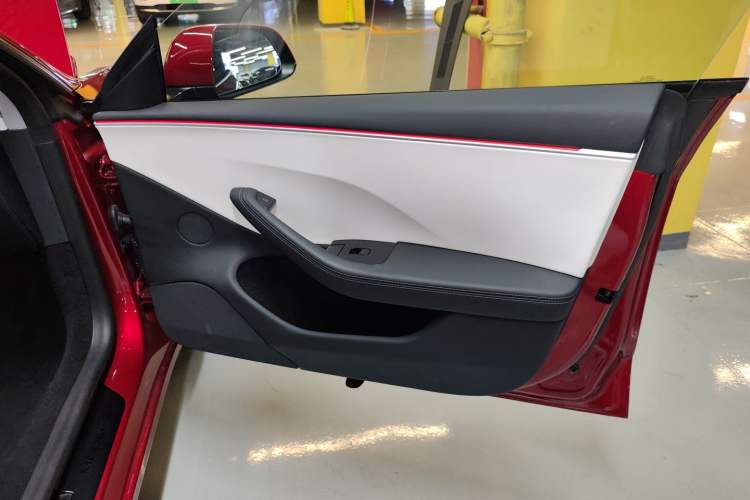 Used Tesla Model 3 2024 High-Performance All-Wheel-Drive Version Interior 5